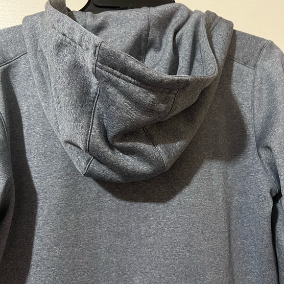 Under Armour Women’s size medium zip-up hooded jacket. - Picture 6 of 9